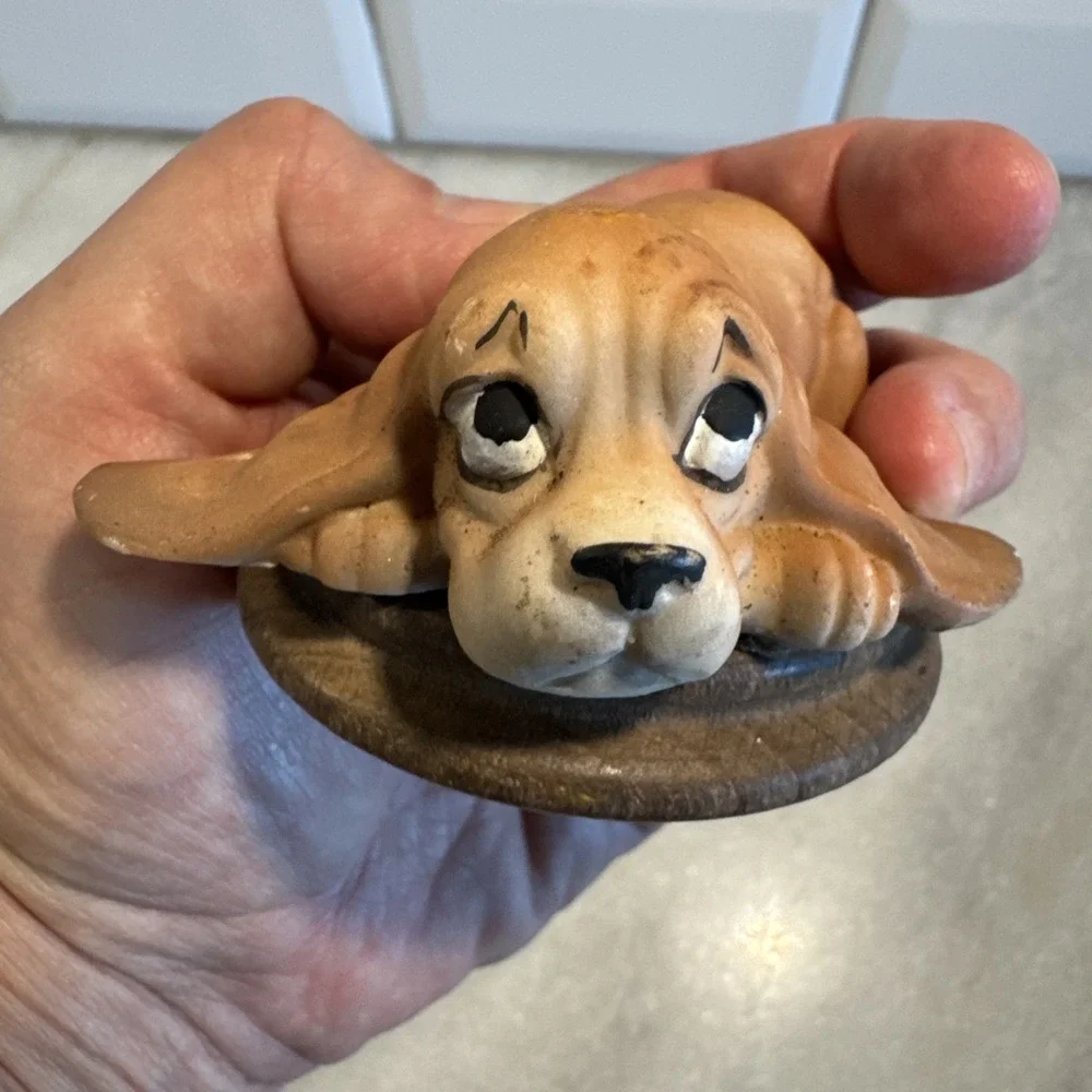 N. TICHE‎ PORCELAIN BASSETT HOUND FIGURINE - Italy